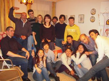 日本人の友達の家で、日本食パーティをスペイン人の友達のために開いた時の集合写真