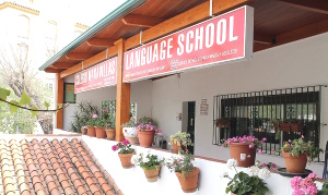 コレヒオ・マラビーヤス 学校写真